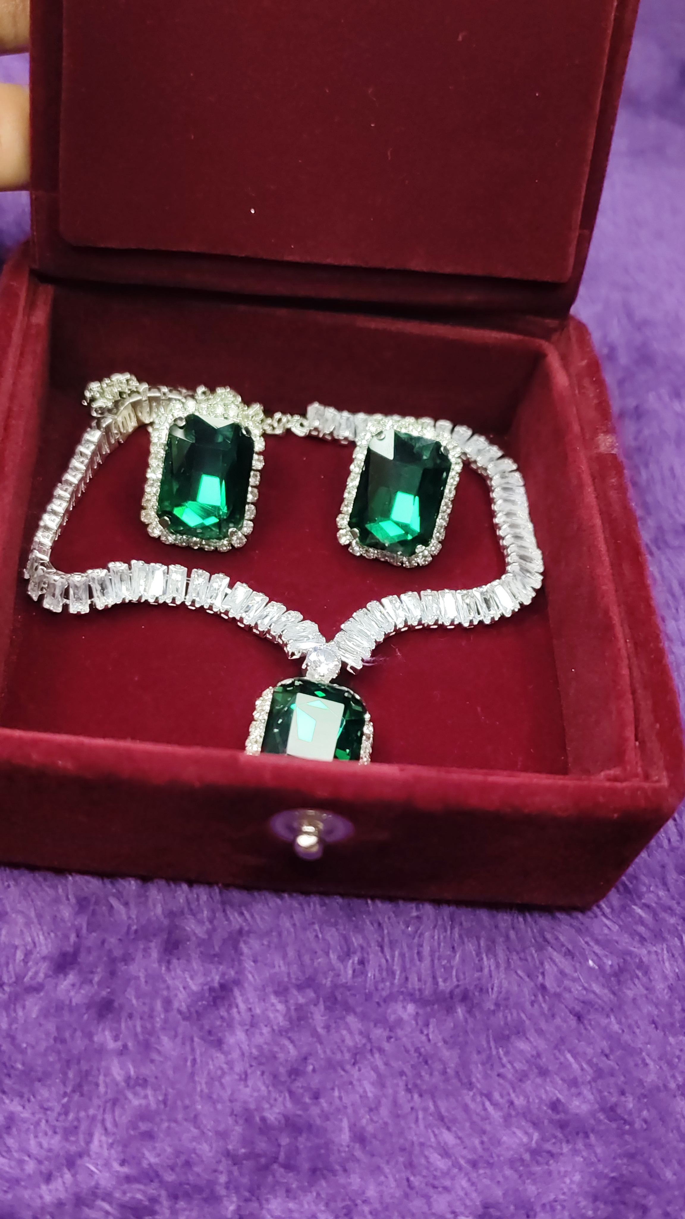 Emerald Green Set With Velvet Box thumbnail 6