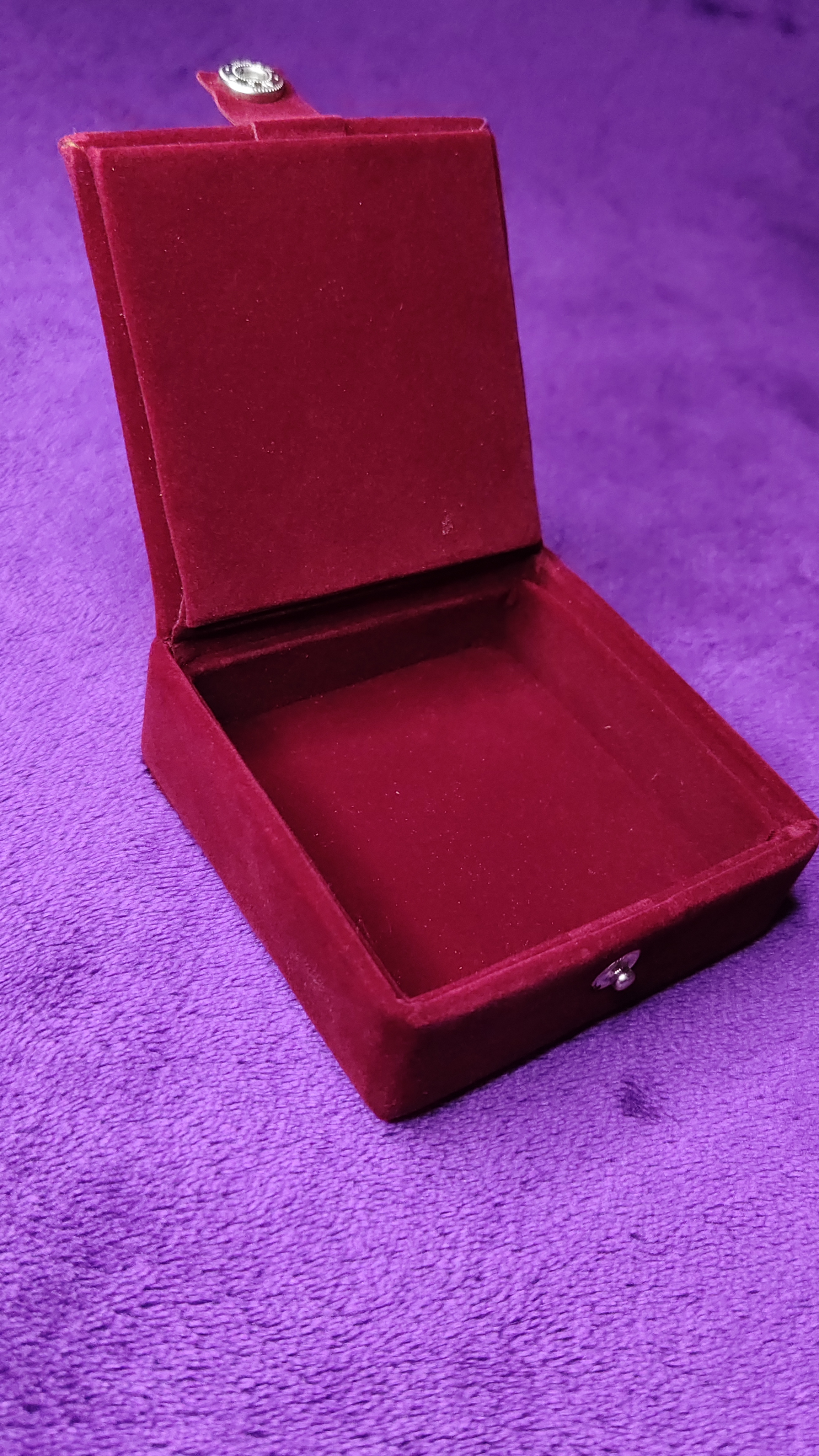 Red Velvet Gift Box thumbnail 3