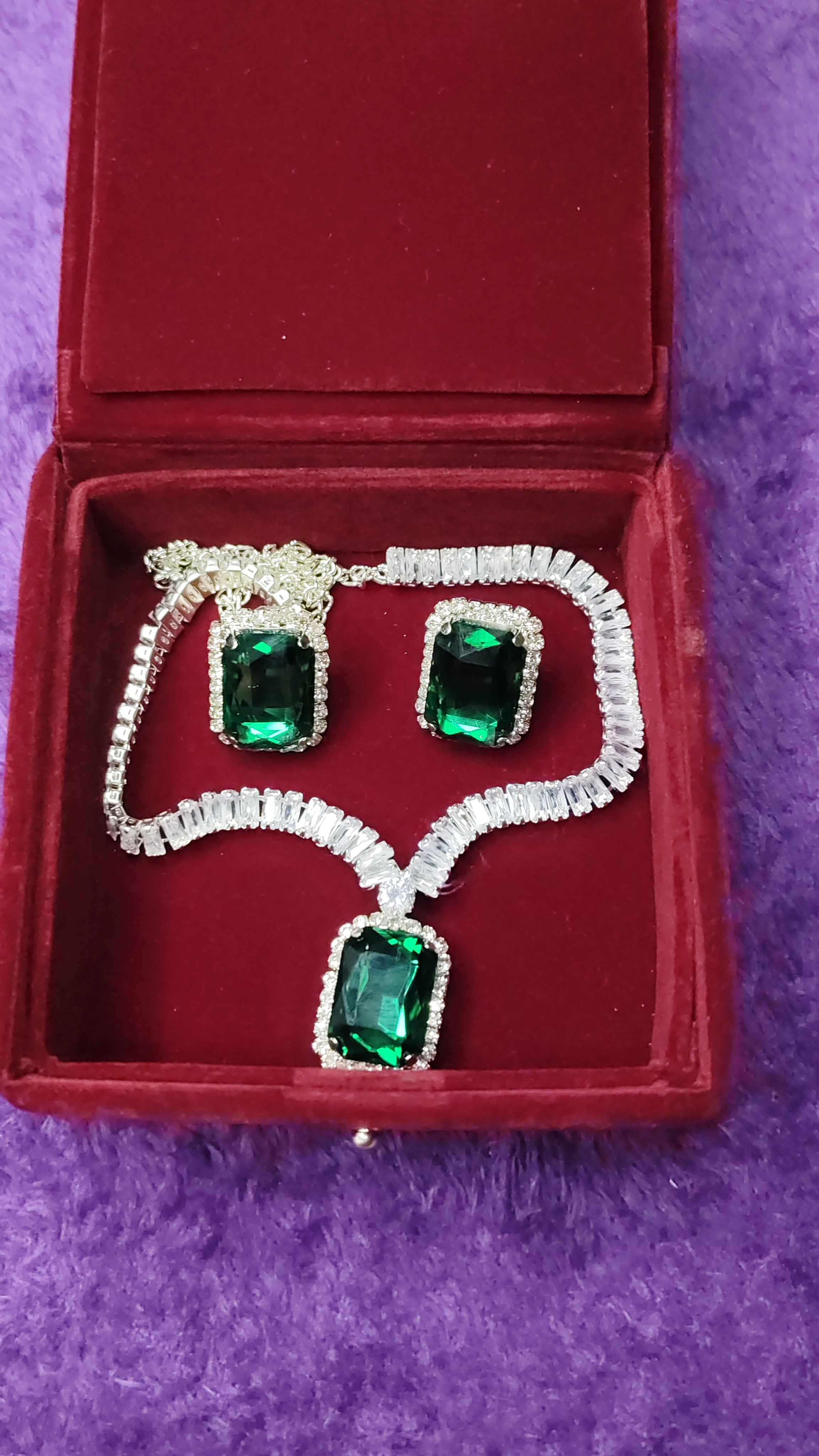 Emerald Green Set With Velvet Box thumbnail 5