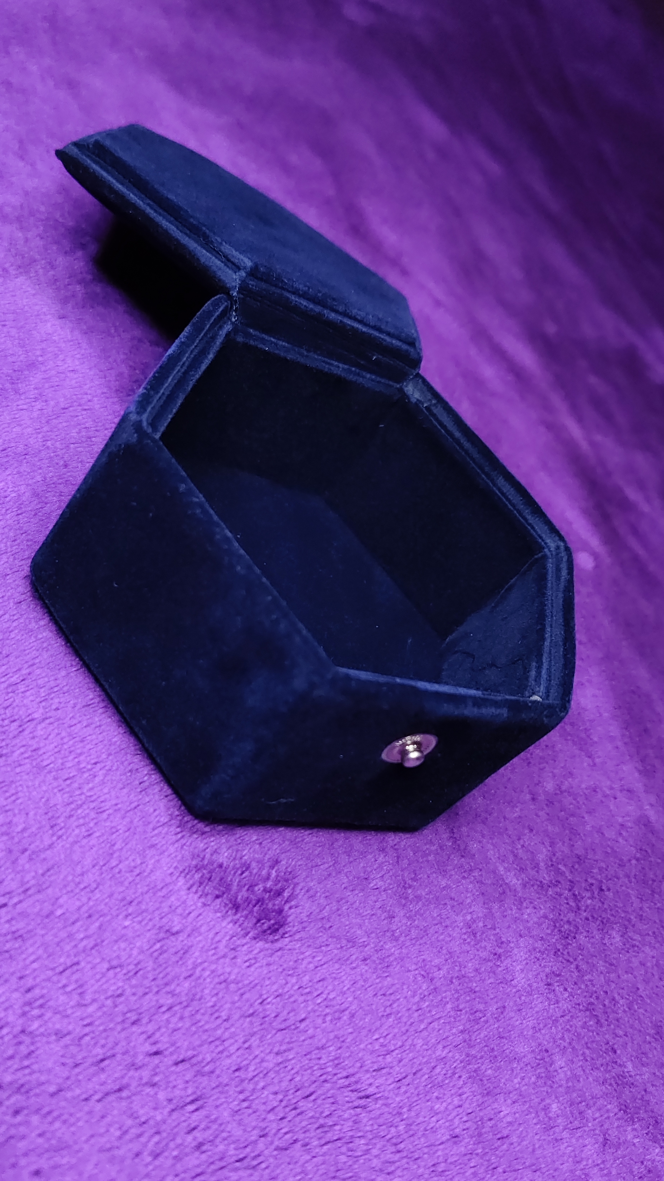 Hexagon Velvet Box thumbnail 3