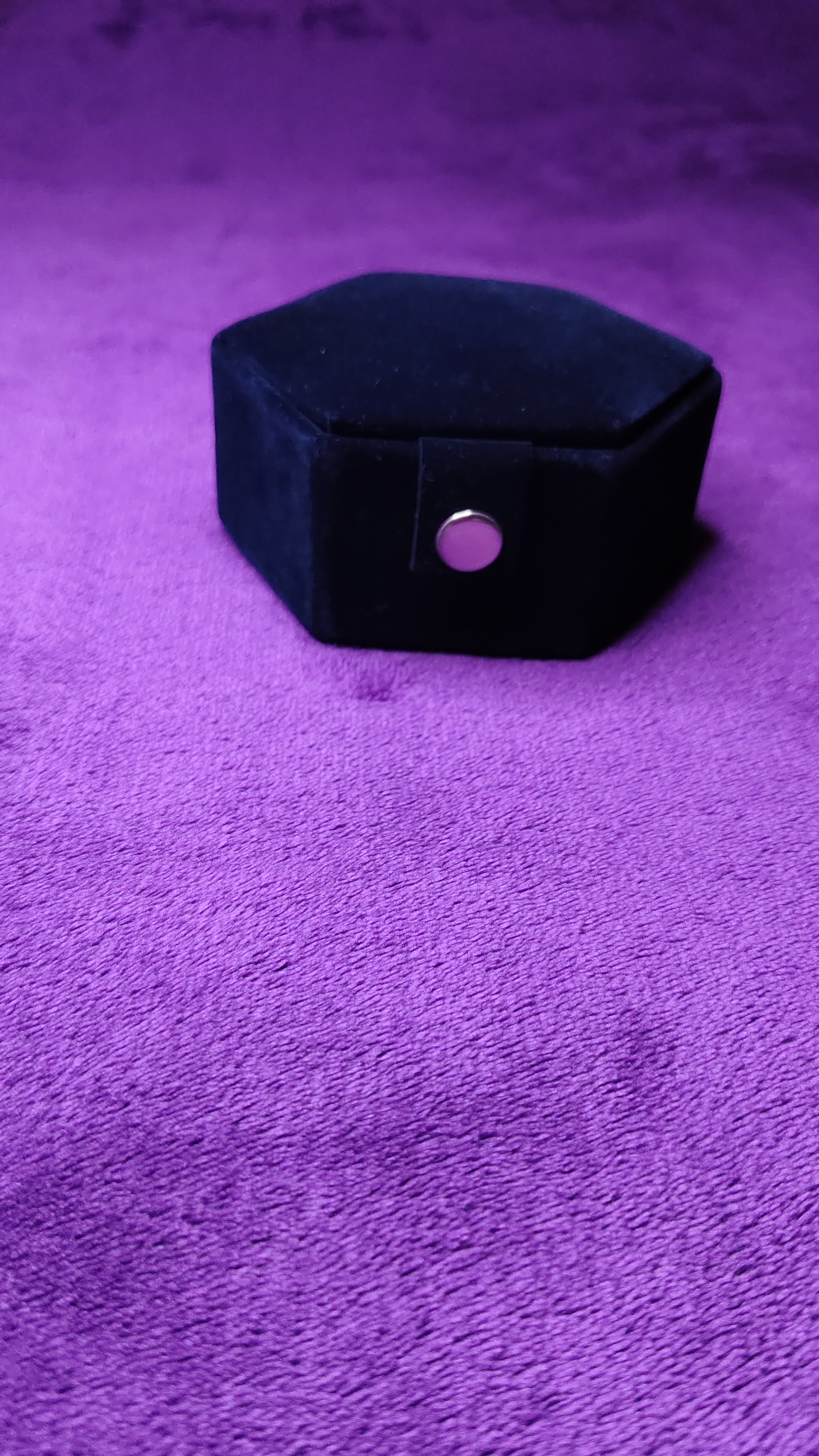 Hexagon Velvet Box thumbnail 2