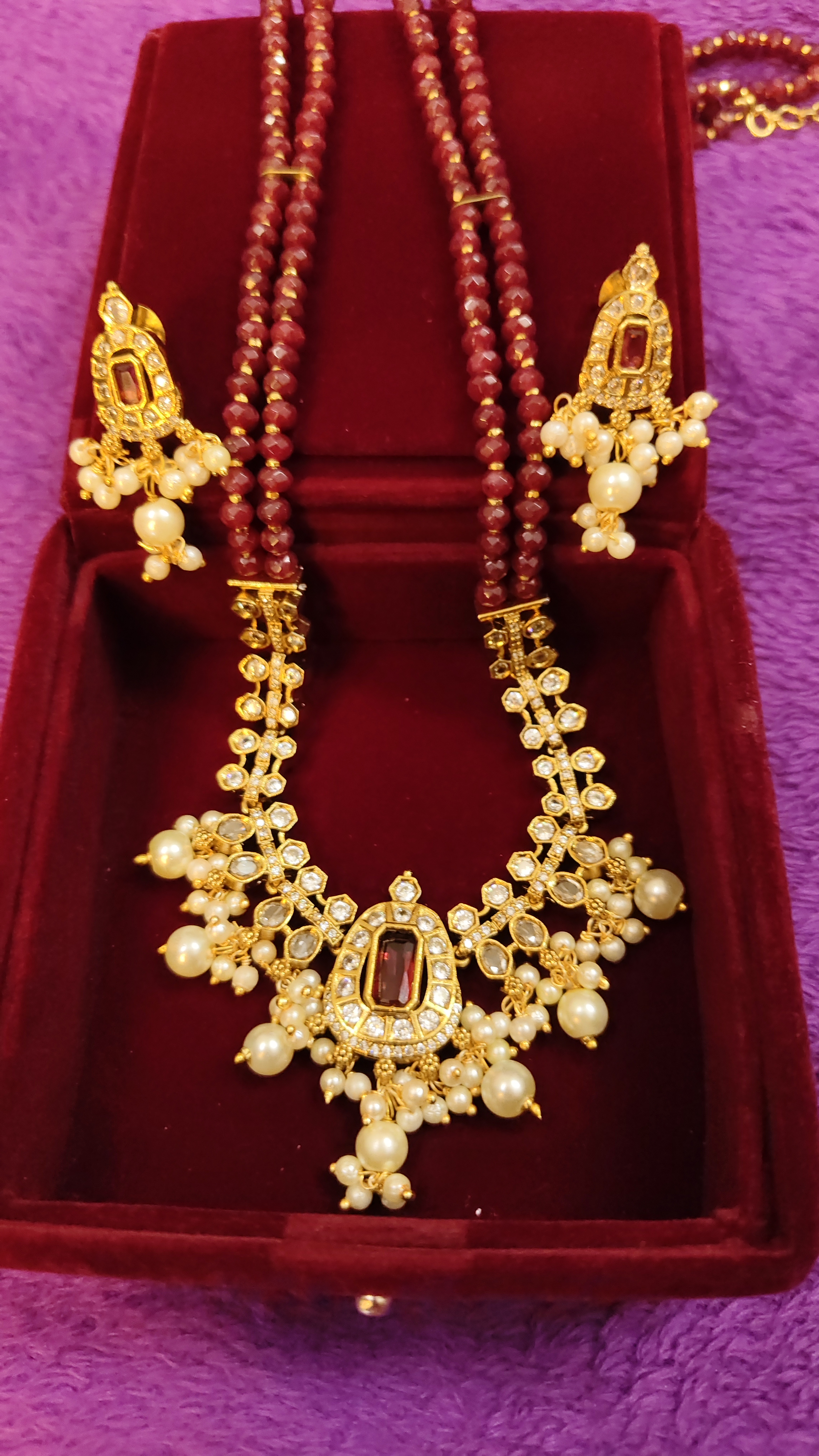 Regal Kundan & Ruby Set With Luxury Velvet Box thumbnail 5