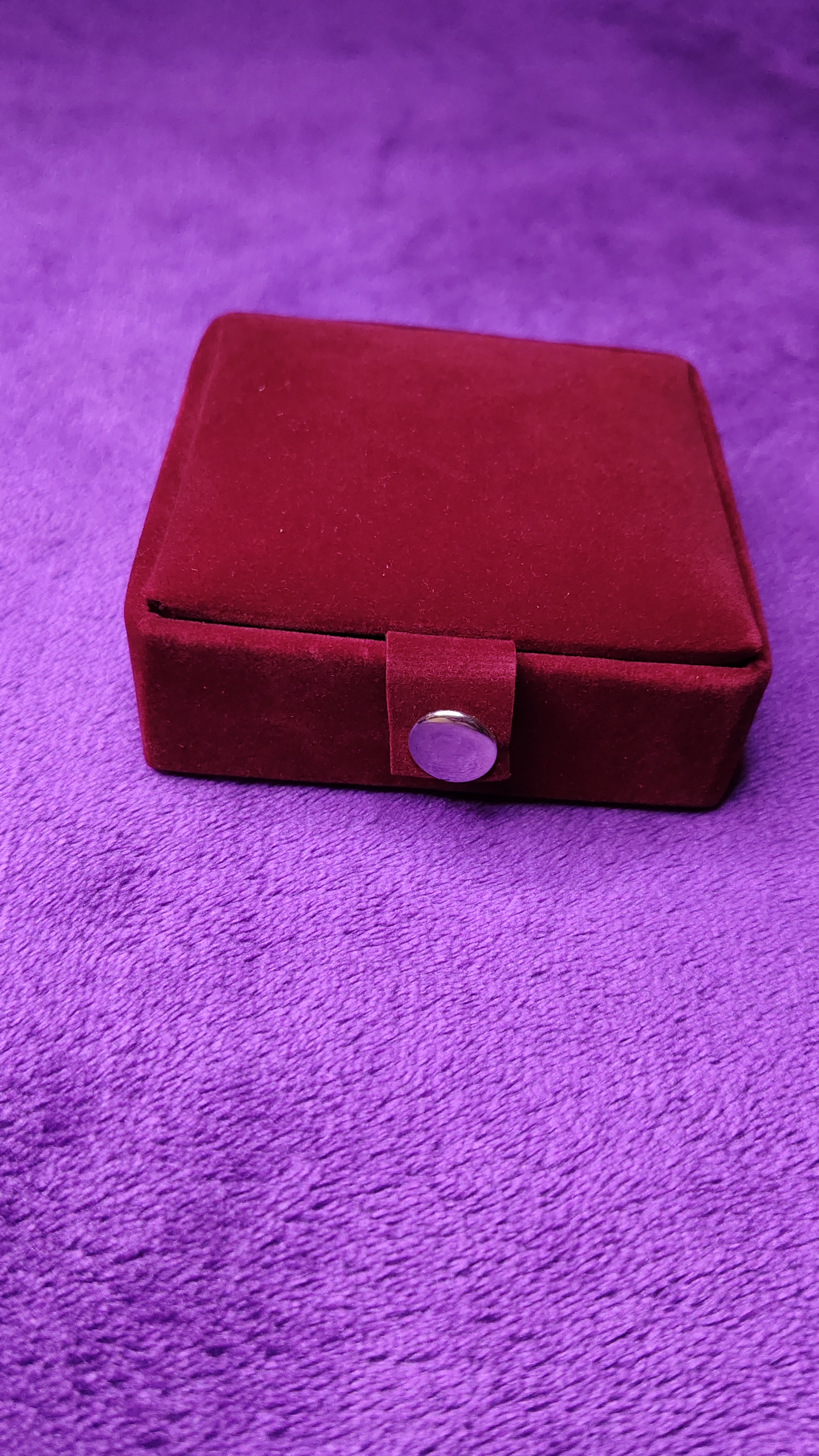 Red Velvet Gift Box thumbnail 2