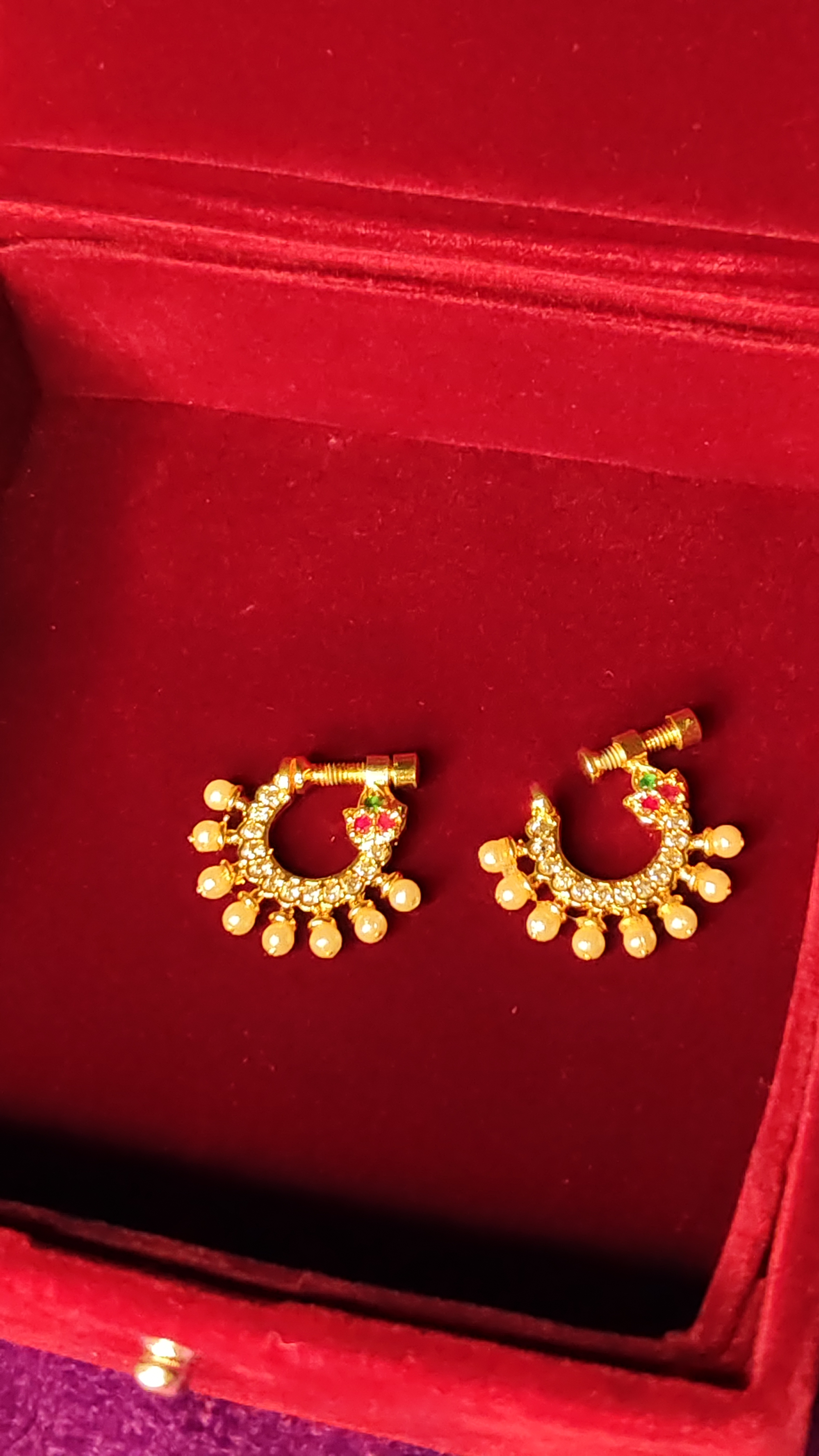 Sparkle Pearly Nose Ring With Velvet Box - Image 1