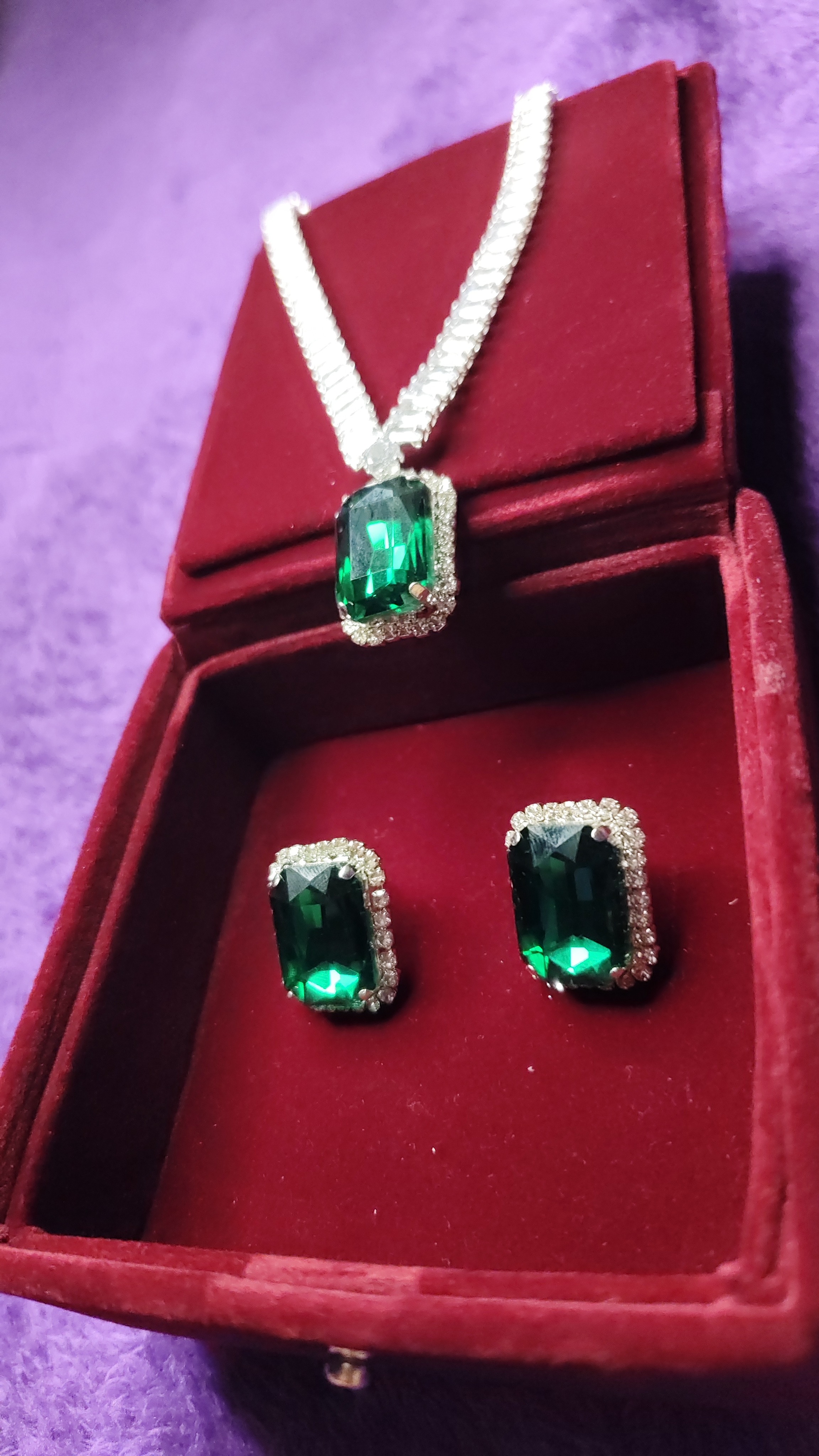 Emerald Green Set With Velvet Box thumbnail 2