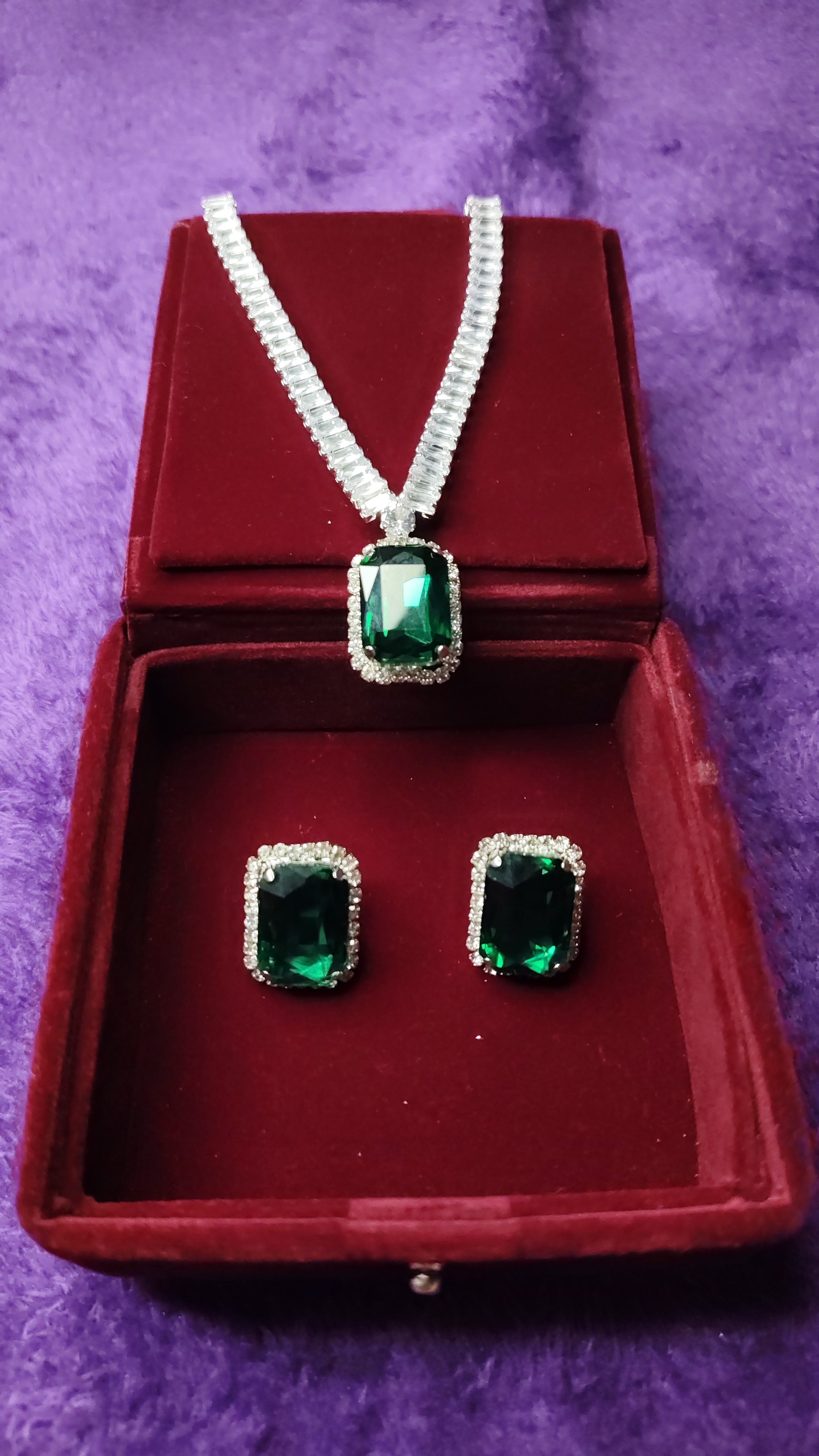 Emerald Green Set With Velvet Box thumbnail 3