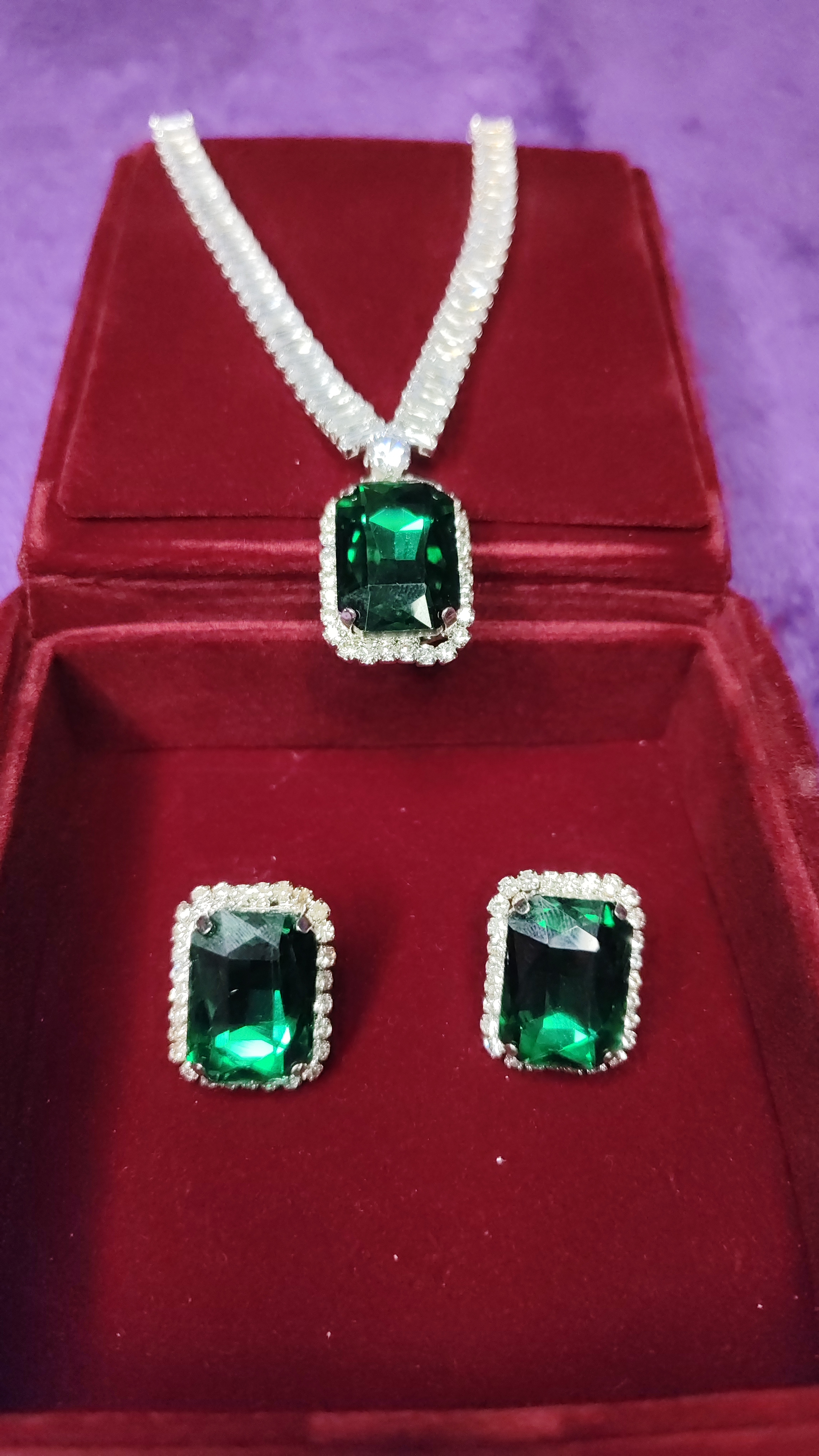 Emerald Green Set With Velvet Box thumbnail 4