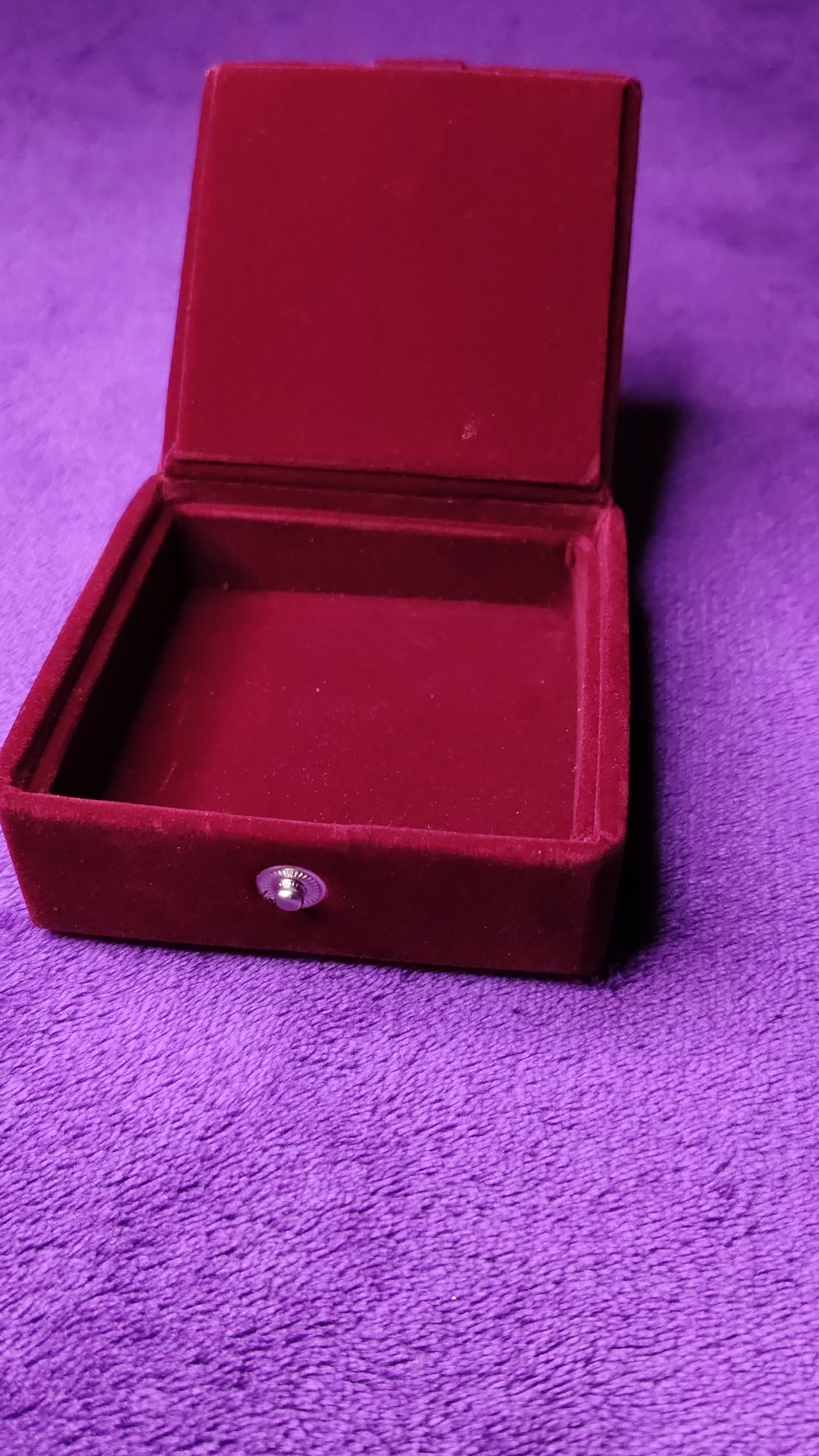 Red Velvet Gift Box thumbnail 4