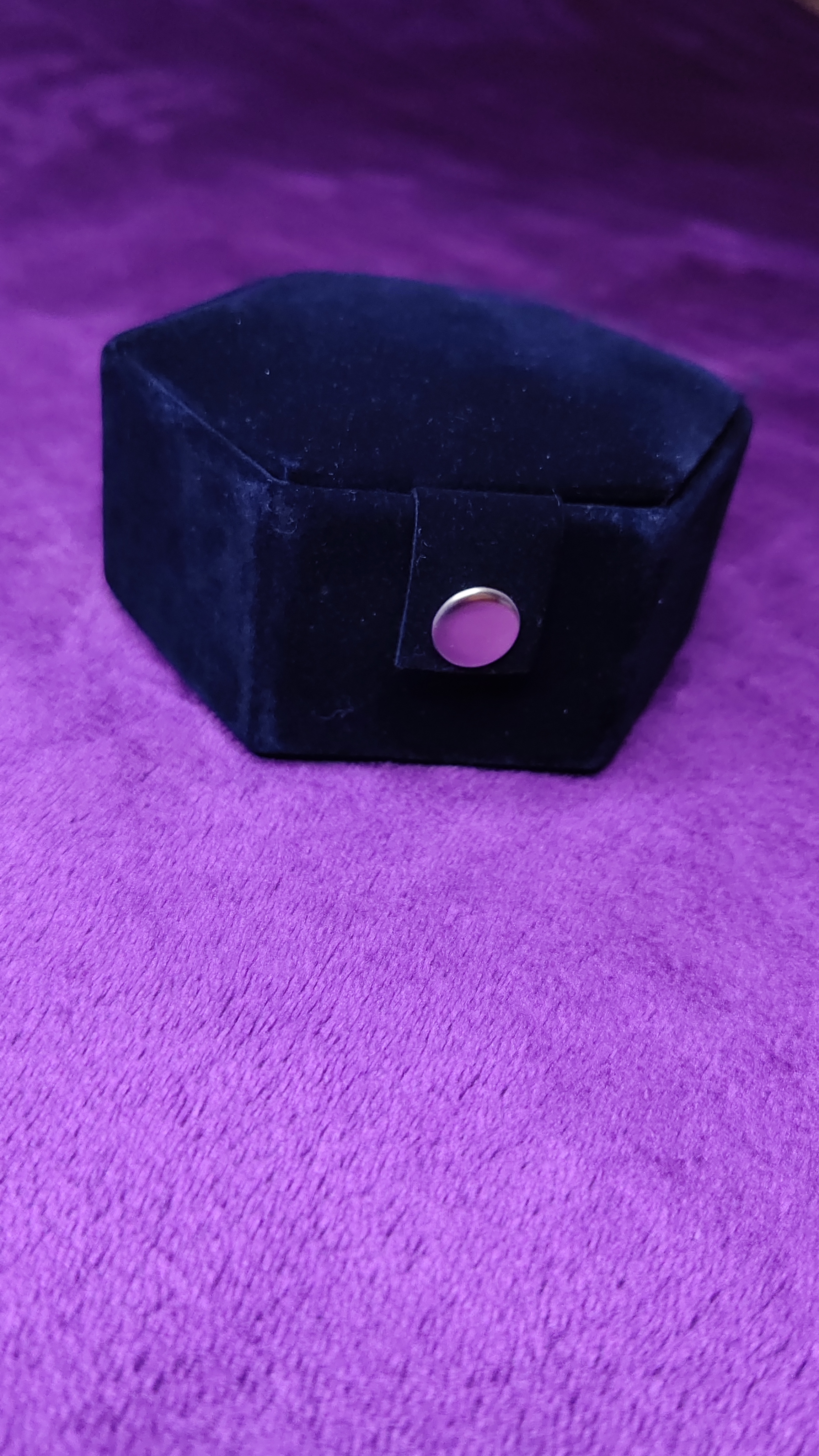 Hexagon Velvet Box thumbnail 4